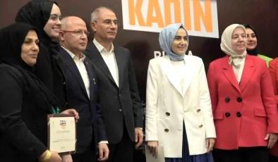 AK Parti Genel Merkez Kadın Kolları Siyaset Akademisi Sertifika Töreni Düzenlendi