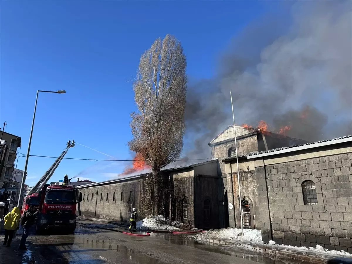 Erzurum’da 160 yıllık Taş Ambarlar’da yangın çıktı