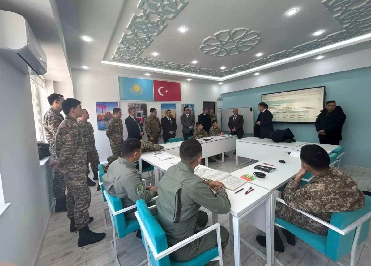 TİKA, Kazak Subaylara Türkçe Eğitimi Veriyor