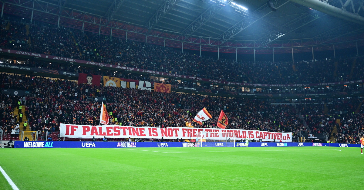 Galatasaray taraftarlarından, Filistin’e destekleri için Celtic taraftarlarına teşekkür pankartı