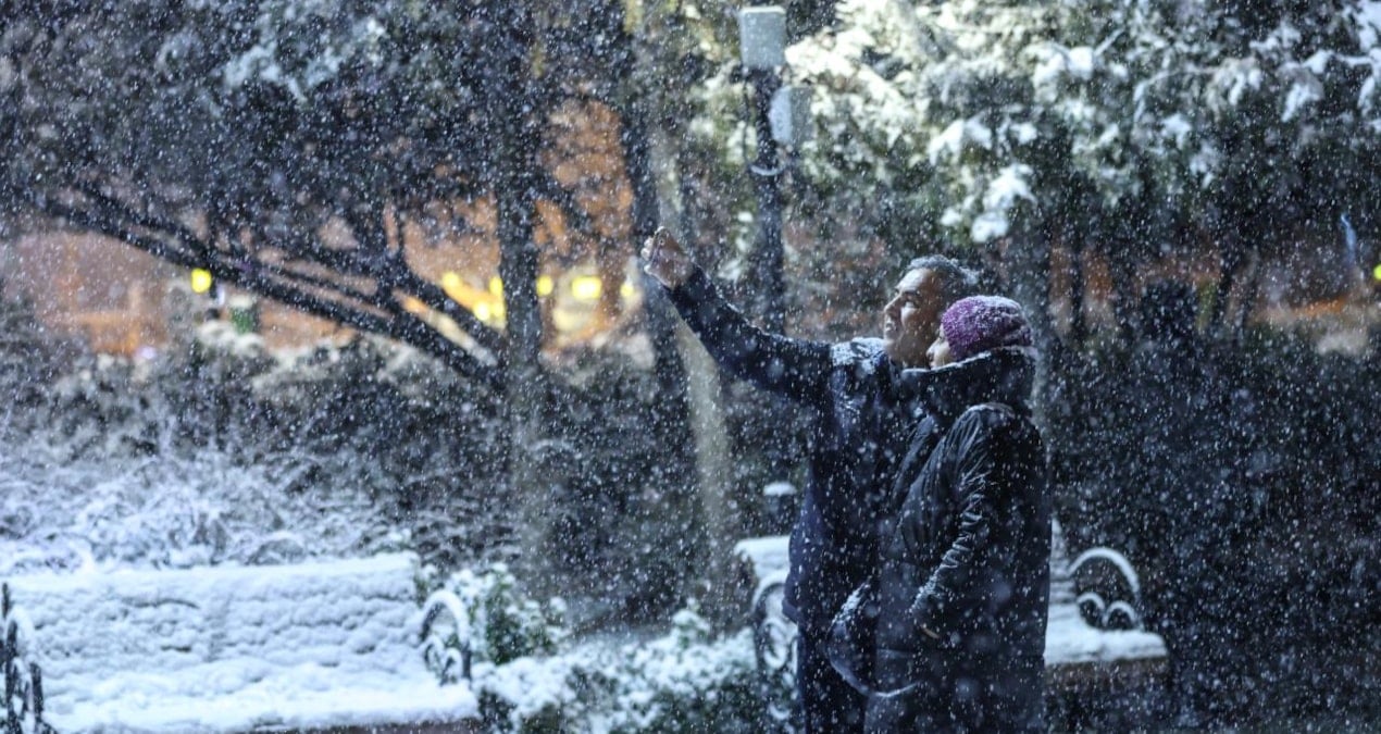 Kar, İstanbul’u terk edemiyor, en özel günde bir kez daha geliyor!