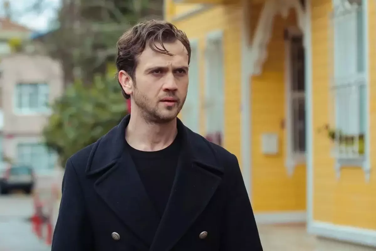 Ayağı kırılan Aras Bulut İynemli’den hastane paylaşımı