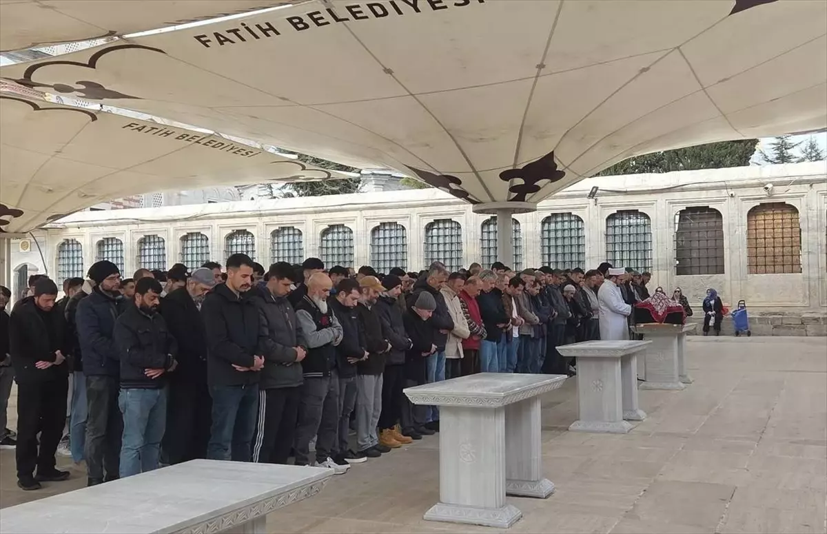 Dizi Oyuncusu Elif Kırav Bıçakla Öldürüldü
