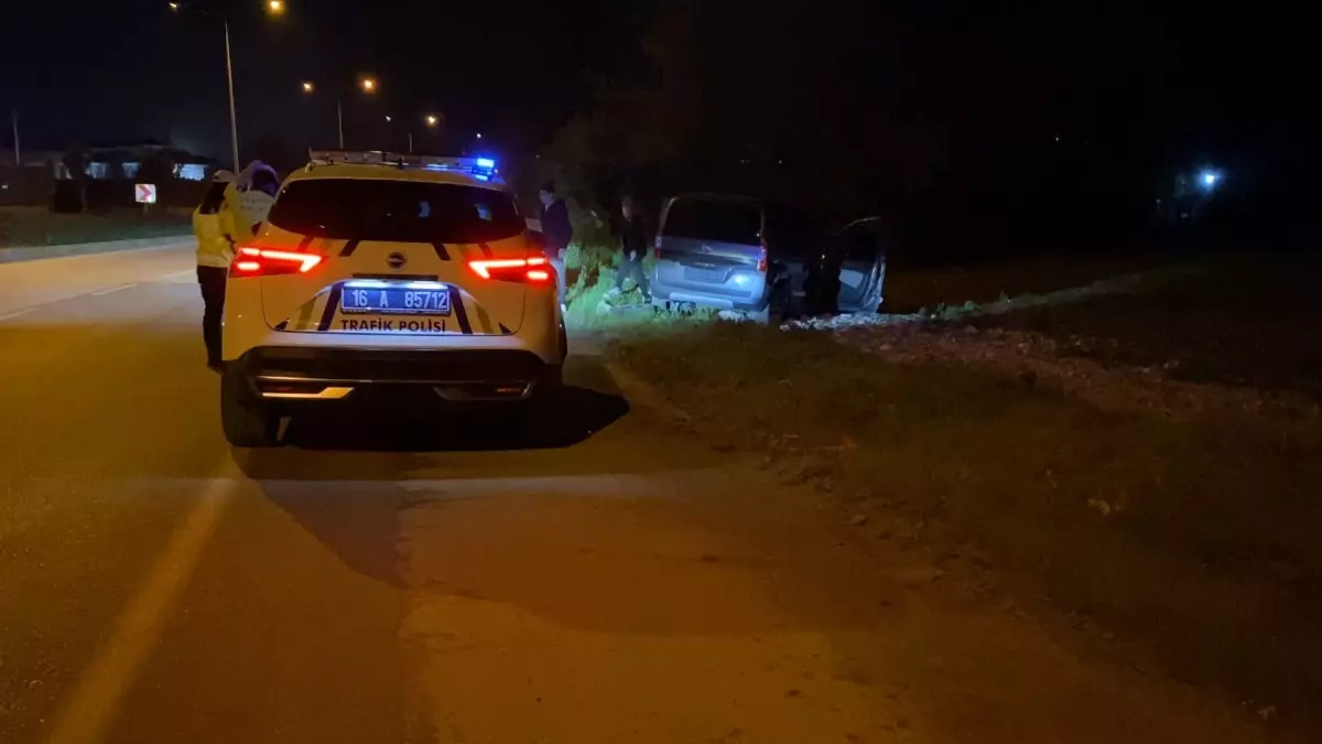 İnegöl’de Sokak Köpeğine Çarpan Sürücü Yaralandı