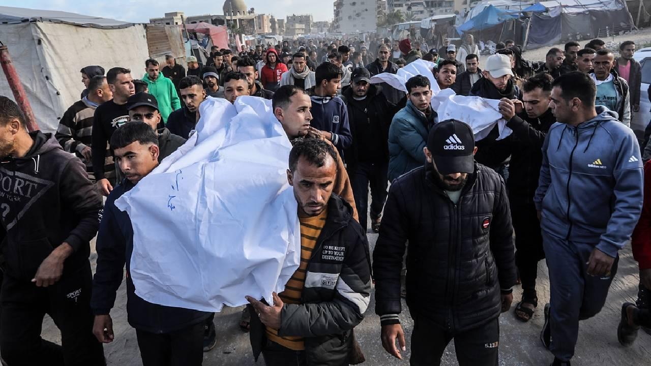 Katil İsrail’in Gazze Şeridi’nin çeşitli bölgelerine düzenlediği saldırılarda 44 Filistinli öldü